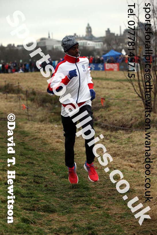 Mo Farah warming up for the senior mens Great Edinburgh Cross Country, 2017 Great Edinburgh Cross Country. Photo: David T. Hewitson/Sports for All PIcs